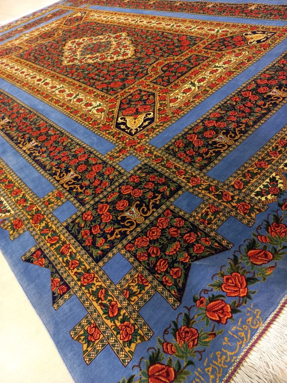 Rahmani Rose Ghom Qom Seidenteppich 49 Pertnerschaft in Europa mit Rahmani Rose Carpet – Der moderne Klassiker der Qom Seidenteppiche