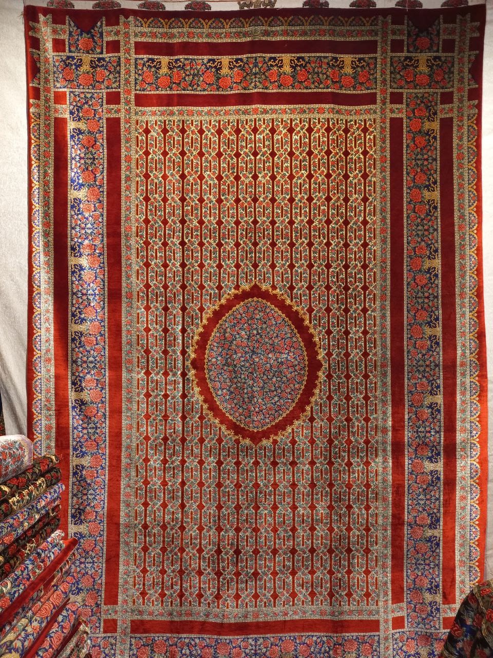 Rahmani Rose Ghom Qom Seidenteppich 57 Pertnerschaft in Europa mit Rahmani Rose Carpet – Der moderne Klassiker der Qom Seidenteppiche