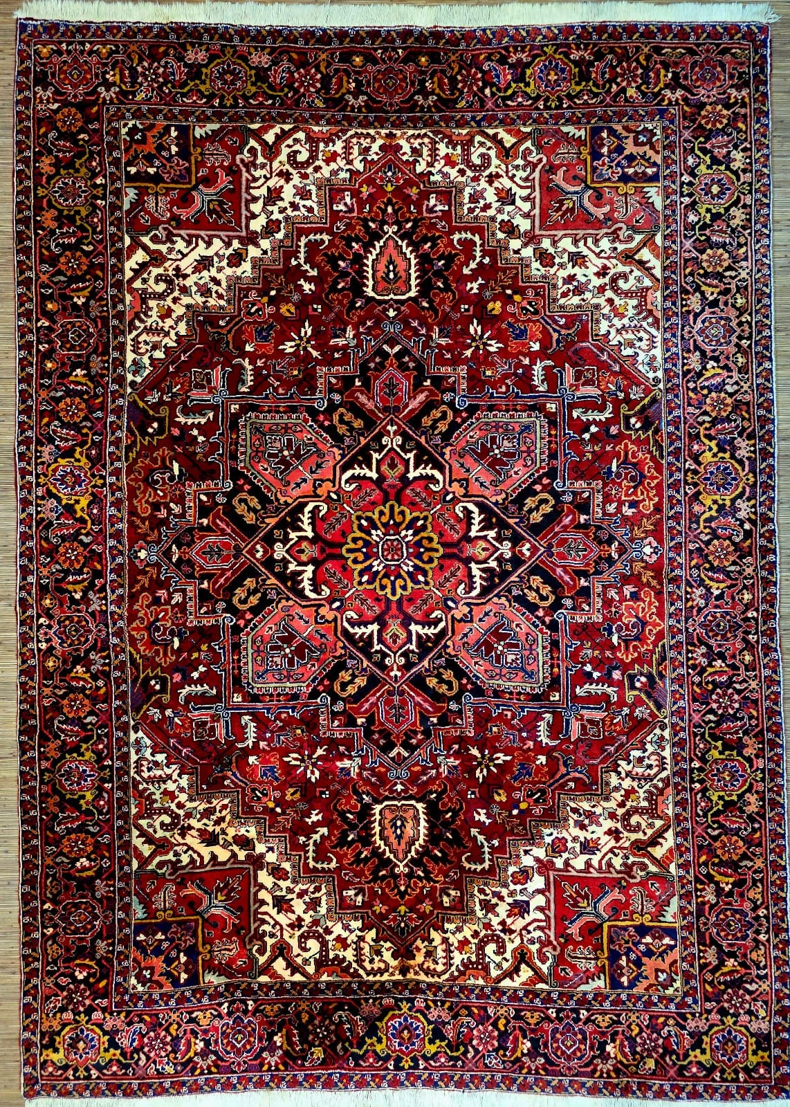Persischer Teppich Heriz 342 x 255 cm Schurwolle handgeknüpft rot