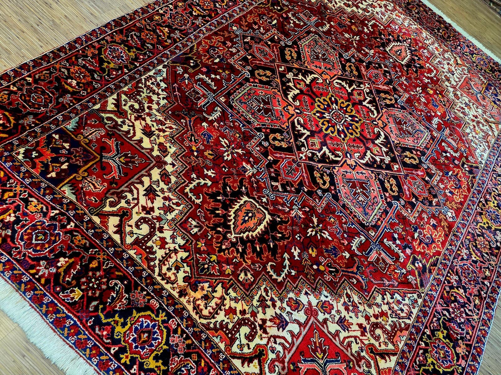 Persischer Teppich Heriz 342 x 255 cm Schurwolle handgeknüpft rot
