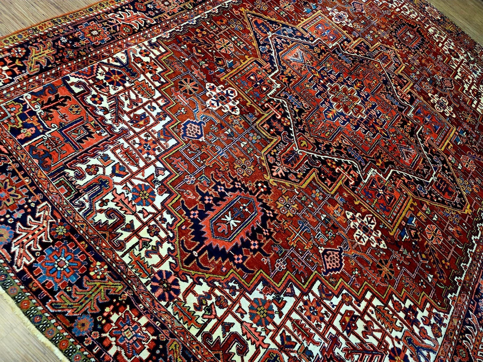 Perserteppich Heriz 398 x 305 cm Schurwolle handgeknüpft antik