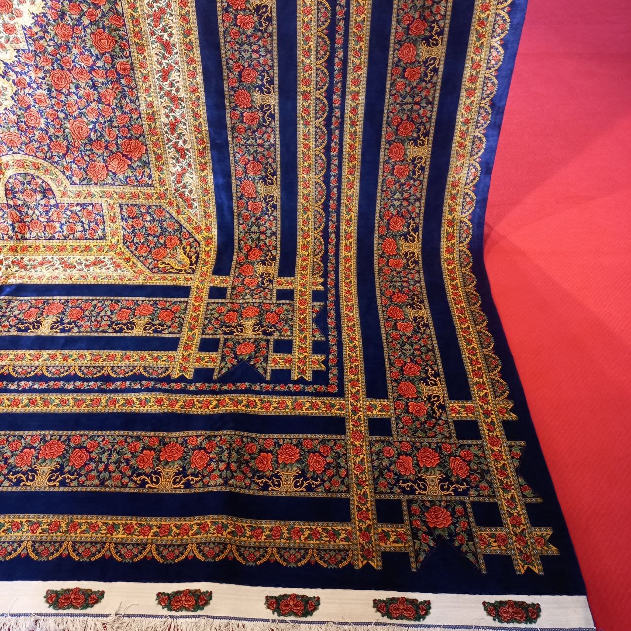 400×300 cm ORIGINAL Rahmani „Rose Signature Blue – Icon der Kollektion“ | 12 m² | 70 Raj | 14377000 Knoten | Meisterwerk – Seide auf Seide | Extrem hohe Arbeitsstunden über Jahre