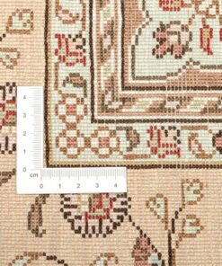 Qom Oriental Rug 180 × 121 cm, silk, hand-knotted — view 3