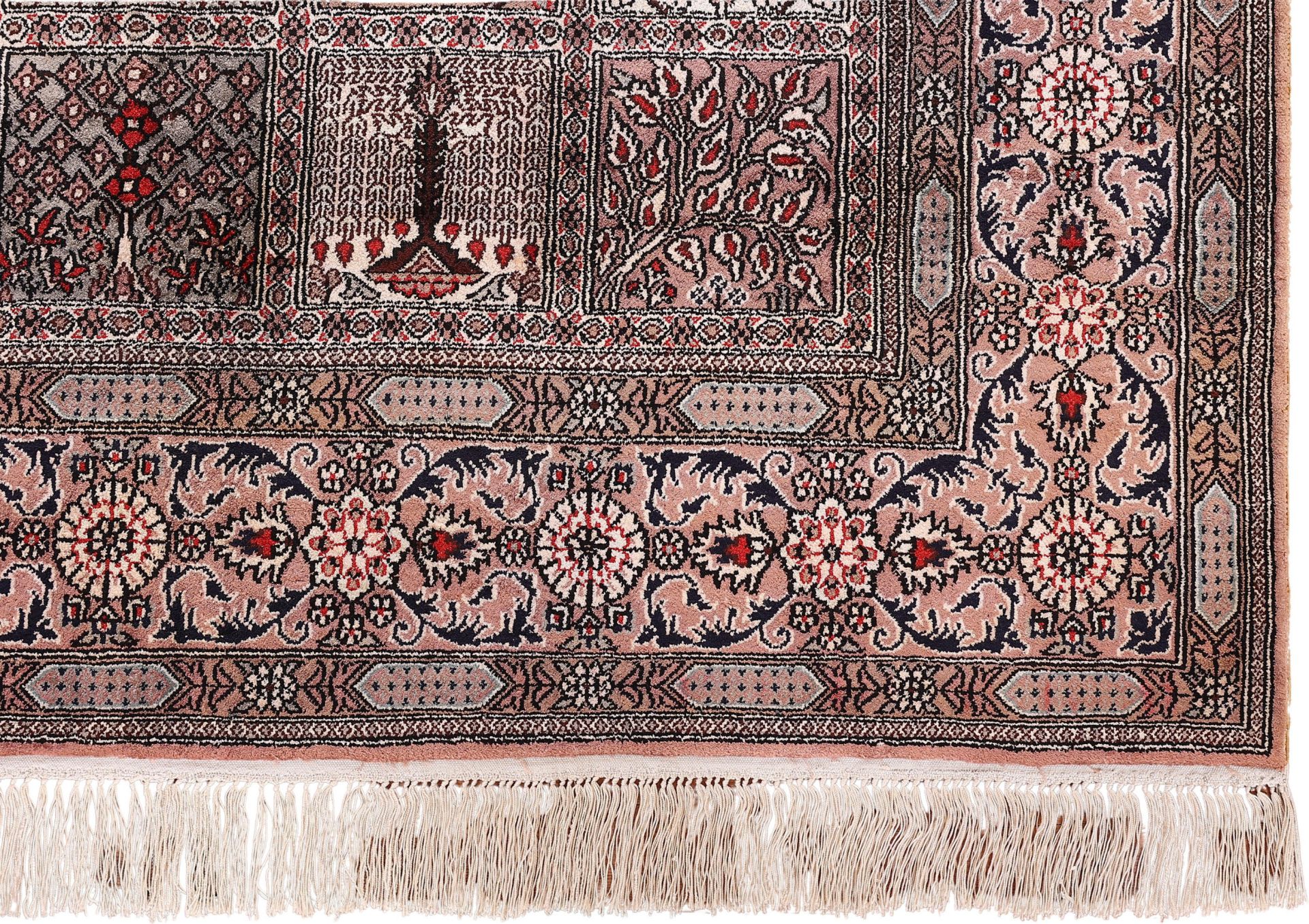 Qom Oriental Rug 186 × 127 cm, silk, hand-knotted — view 5
