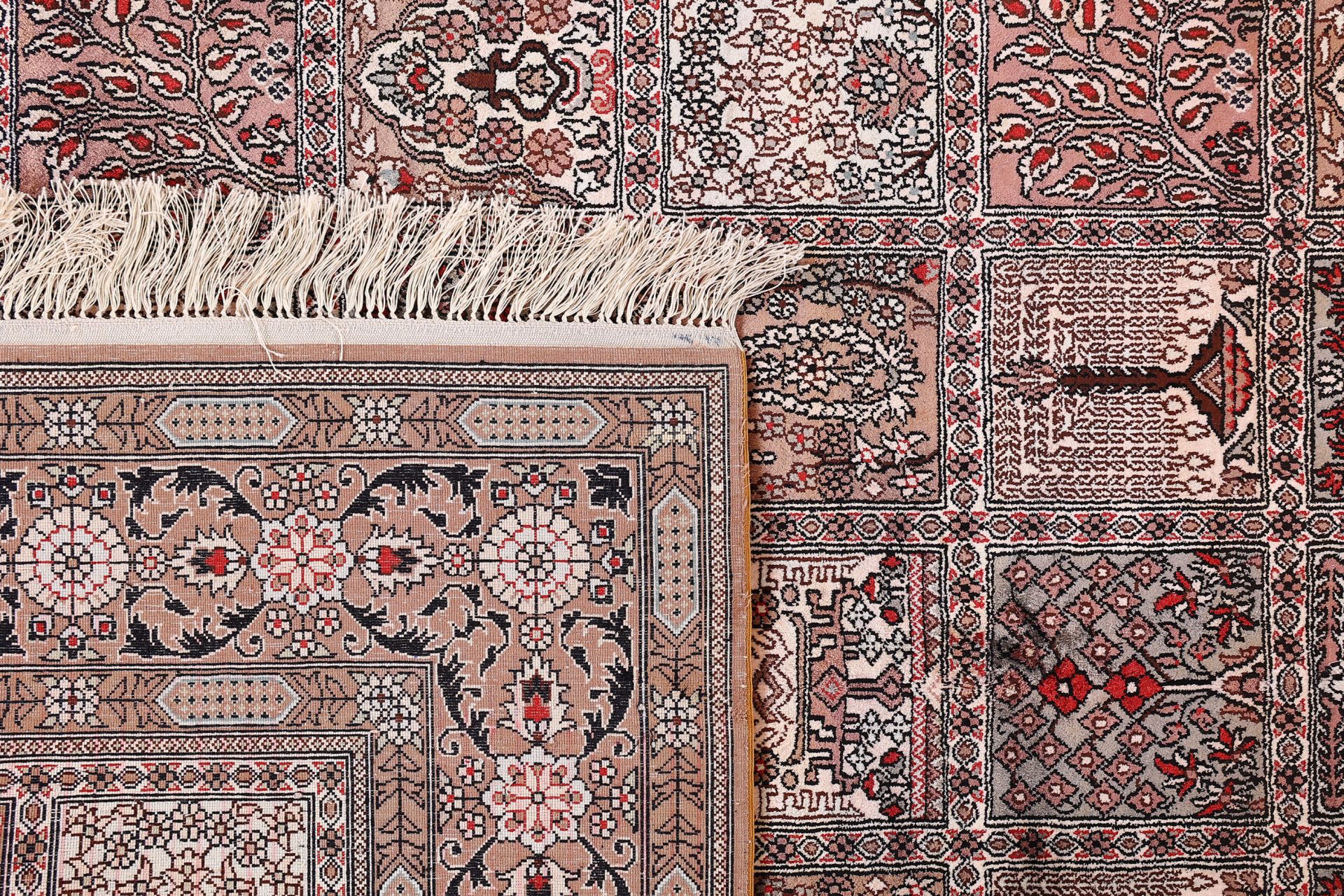 Qom Oriental Rug 186 × 127 cm, silk, hand-knotted — view 7