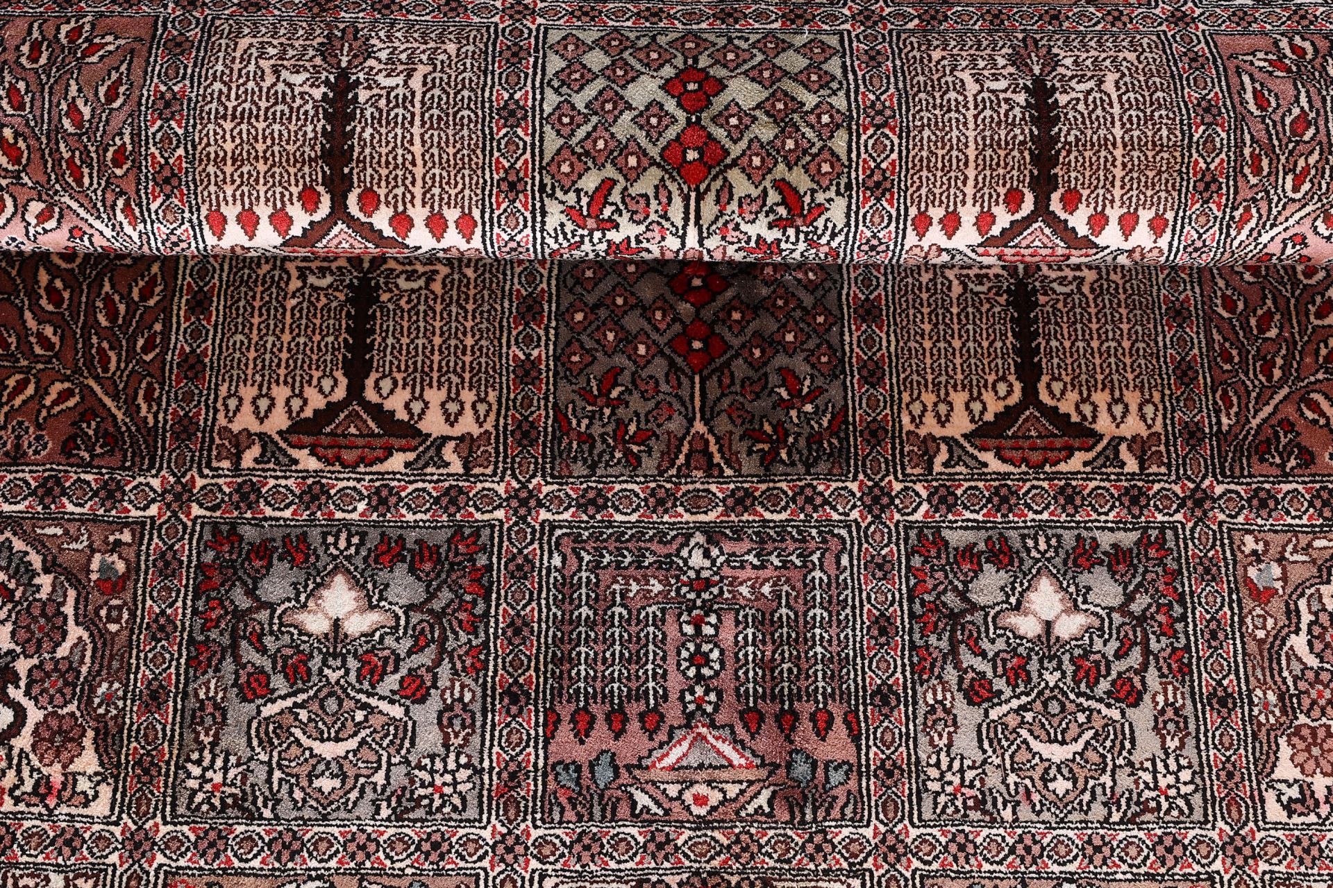 Qom Oriental Rug 186 × 127 cm, silk, hand-knotted — view 8