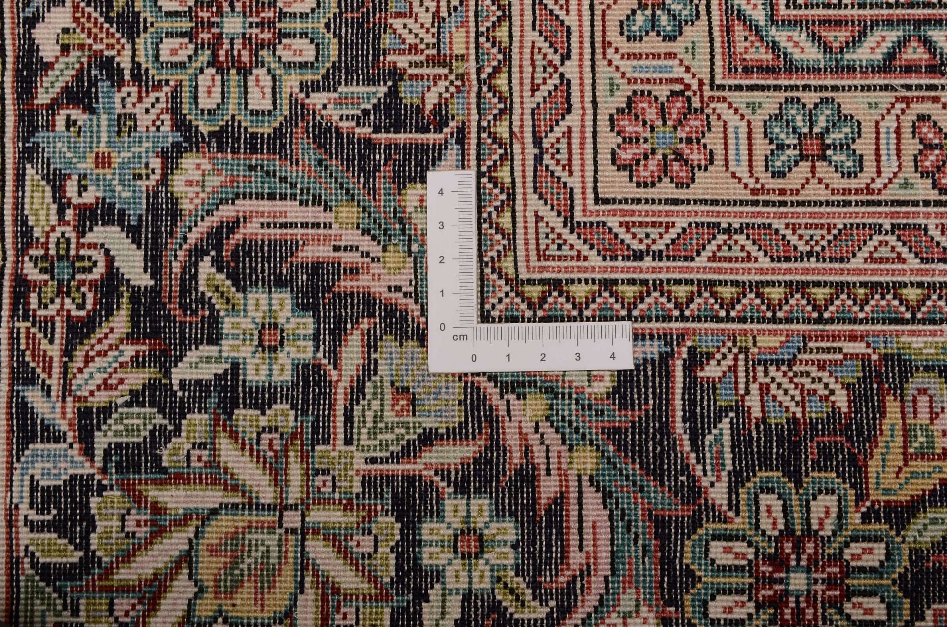 Qom Oriental Rug 302 × 202 cm, silk, hand-knotted — view 3