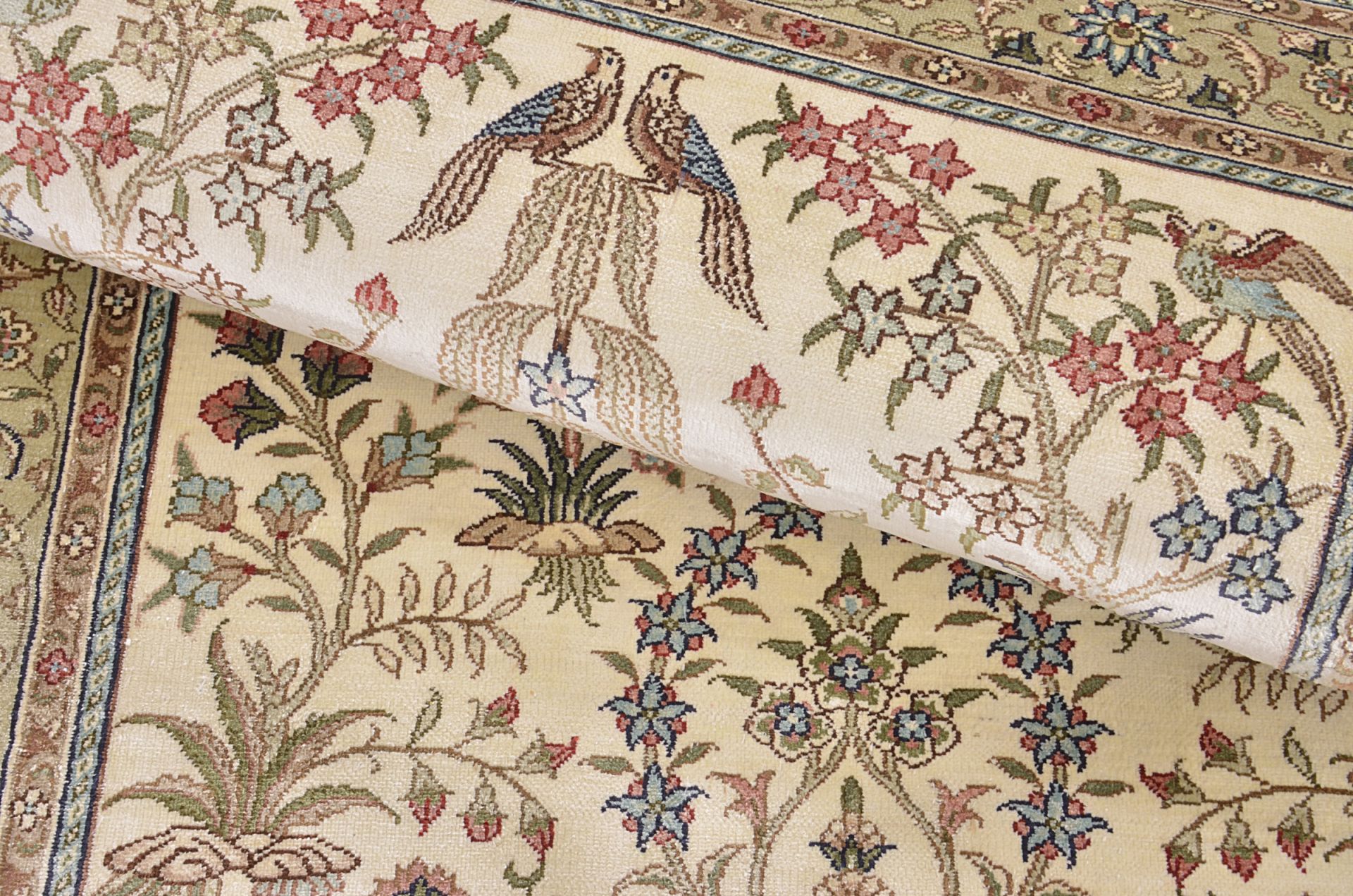 Qom Oriental Rug 123 × 79 cm, silk, hand-knotted — view 5