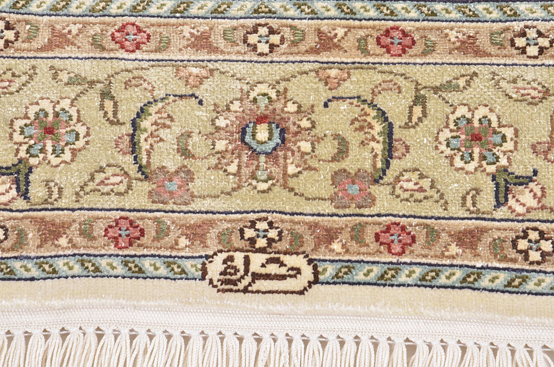 Qom Oriental Rug 123 × 79 cm, silk, hand-knotted — view 6