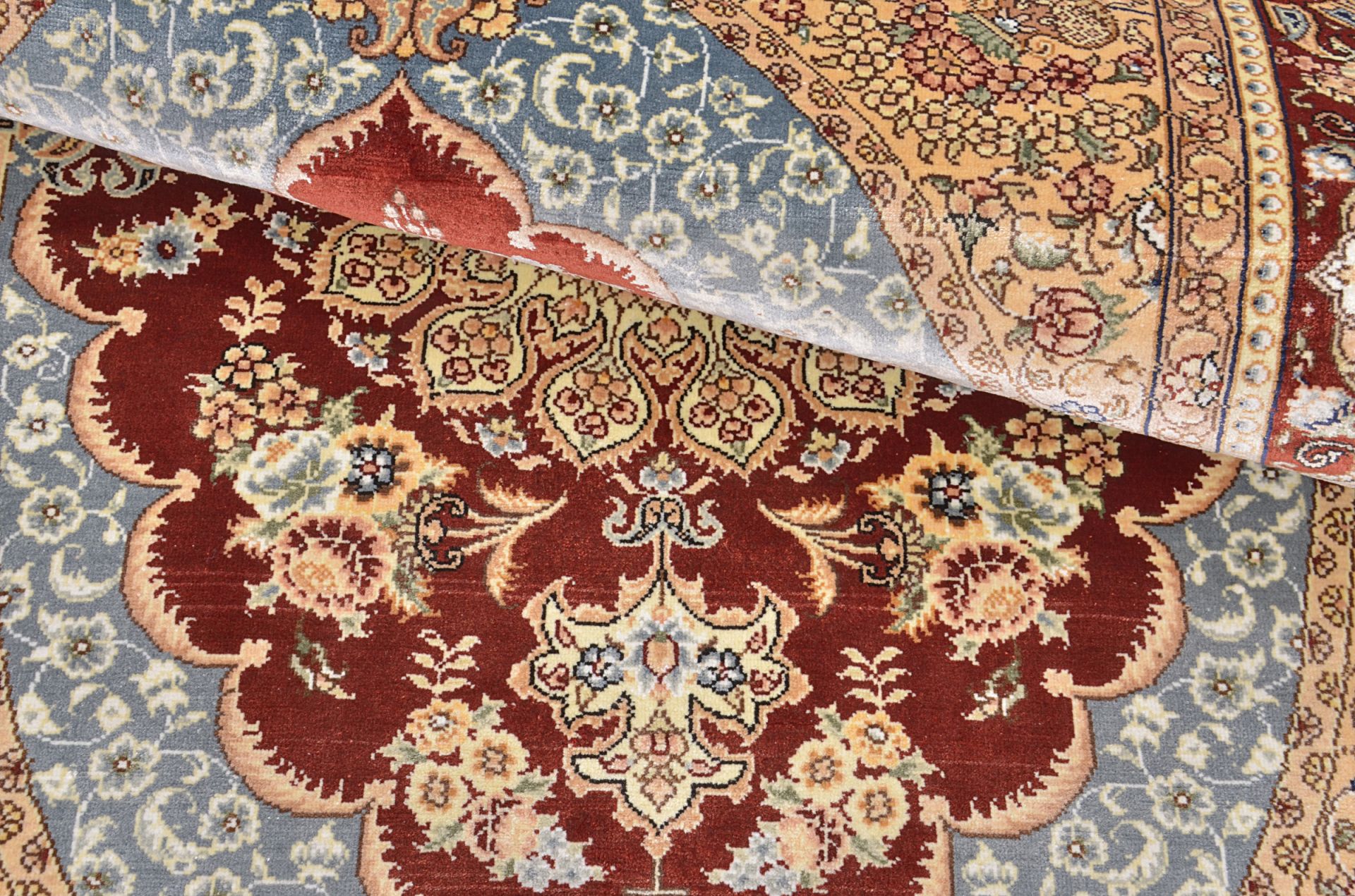 Qom Oriental Rug 136 × 92 cm, silk, hand-knotted — view 4