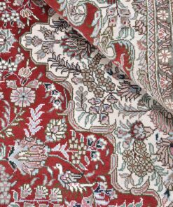 Hereke Oriental Rug 190 × 125 cm, silk, hand-knotted — view 5