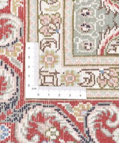 Hereke Oriental Rug 190 × 125 cm, silk, hand-knotted — view 4