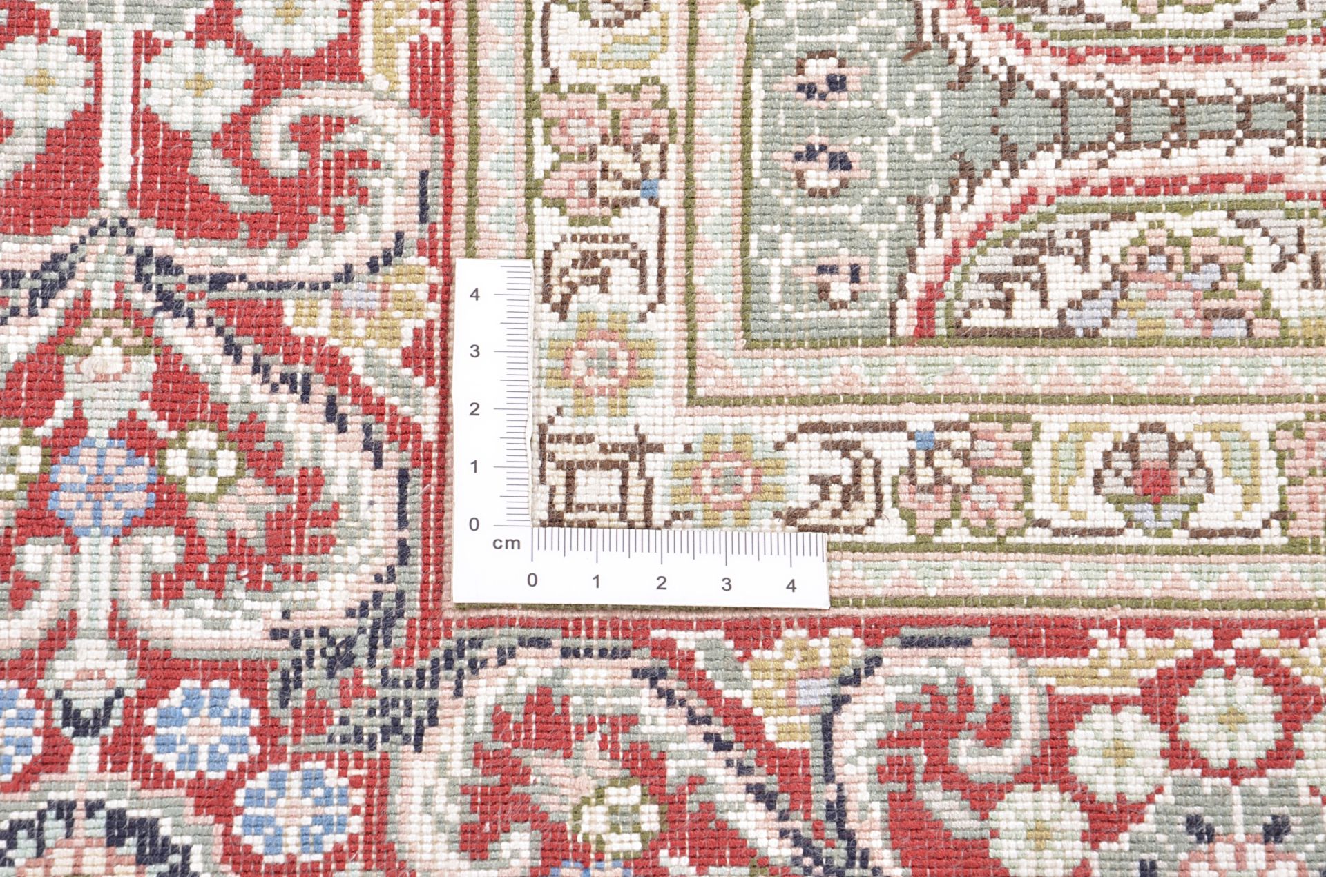 Hereke Oriental Rug 190 × 125 cm, silk, hand-knotted — view 4