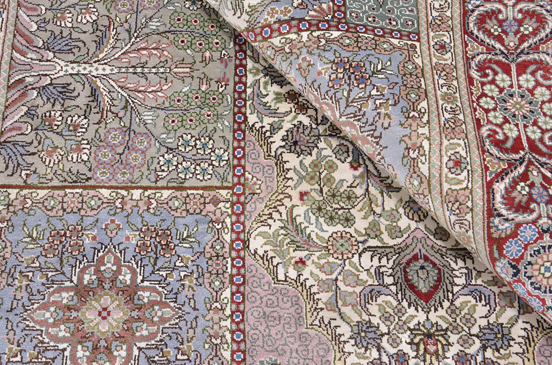 Hereke Oriental Rug 190 × 125 cm, silk, hand-knotted — view 5