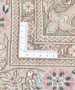 Hereke Oriental Rug 190 × 125 cm, silk, hand-knotted — view 4