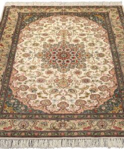 Hereke Oriental Rug 186 × 126 cm, silk, hand-knotted — view 2