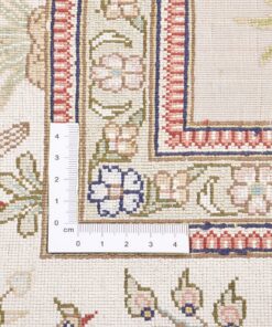 Hereke Oriental Rug 186 × 126 cm, silk, hand-knotted — view 4