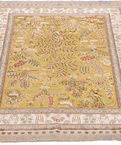 Hereke Oriental Rug 186 × 126 cm, silk, hand-knotted — view 3