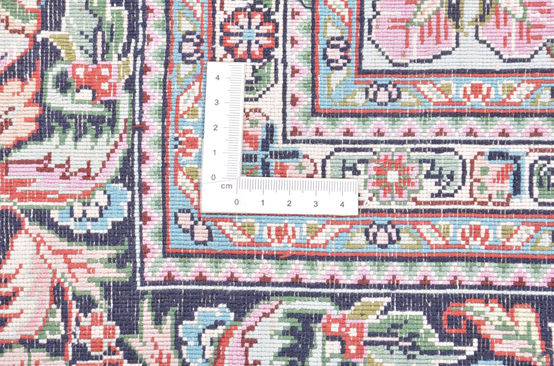Hereke Oriental Rug 280 × 185 cm, silk, hand-knotted — view 3