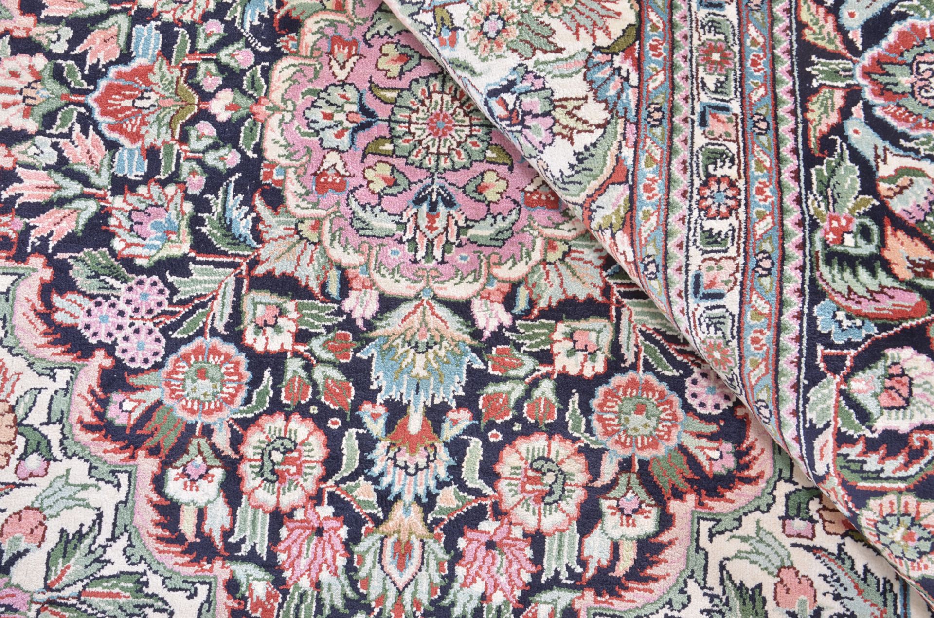 Hereke Oriental Rug 280 × 185 cm, silk, hand-knotted — view 4