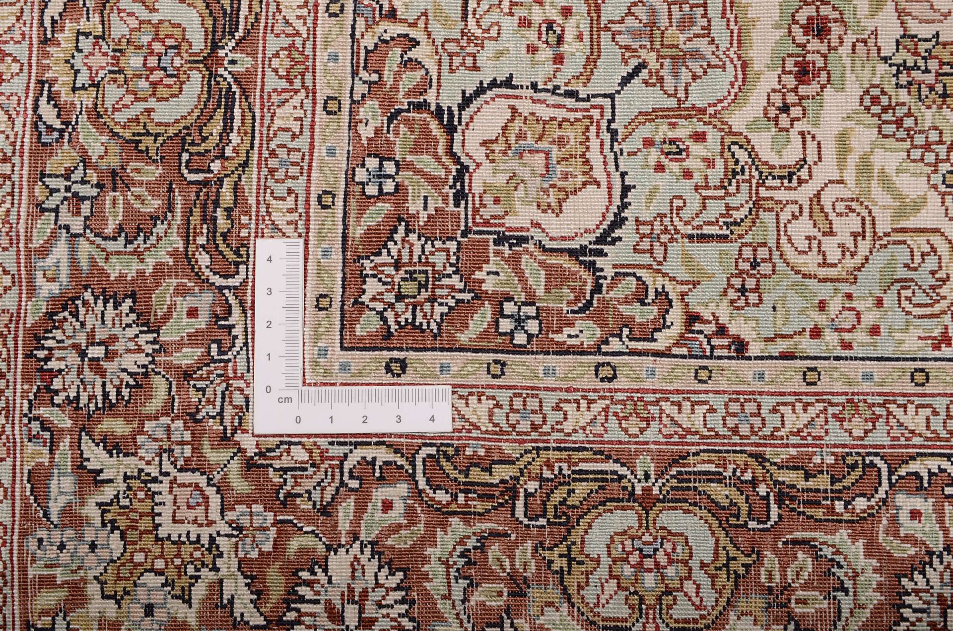 Hereke Oriental Rug 122 × 76 cm, silk, hand-knotted — view 3