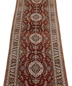 Hereke Oriental Rug 328 × 79 cm, silk, hand-knotted — view 2