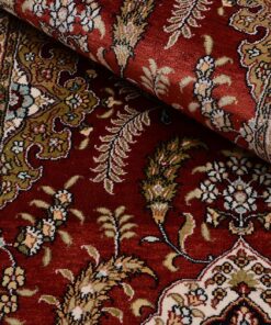 Hereke Oriental Rug 328 × 79 cm, silk, hand-knotted — view 4
