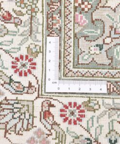 Hereke Oriental Rug 124 × 80 cm, silk, hand-knotted — view 4