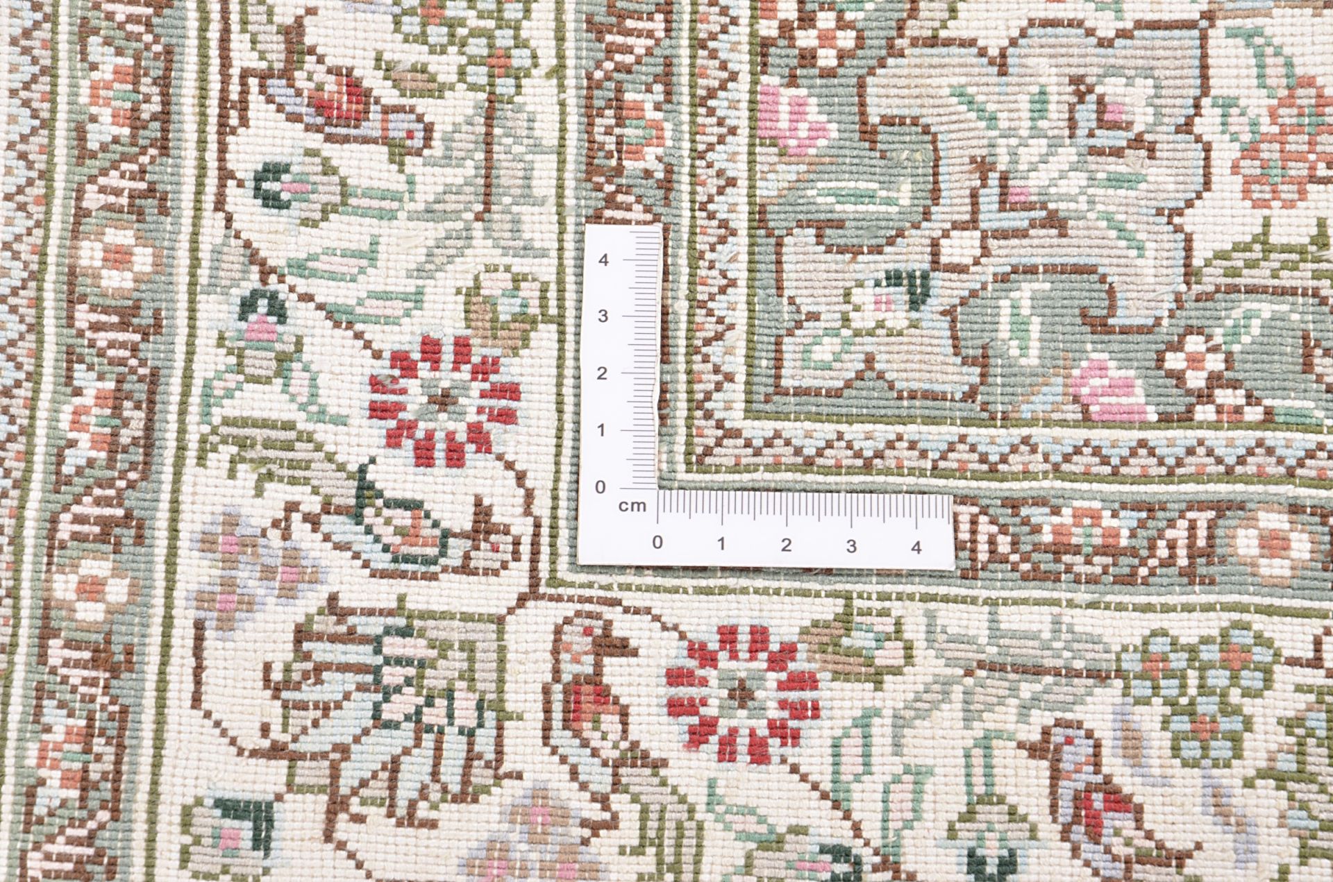 Hereke Oriental Rug 124 × 80 cm, silk, hand-knotted — view 4