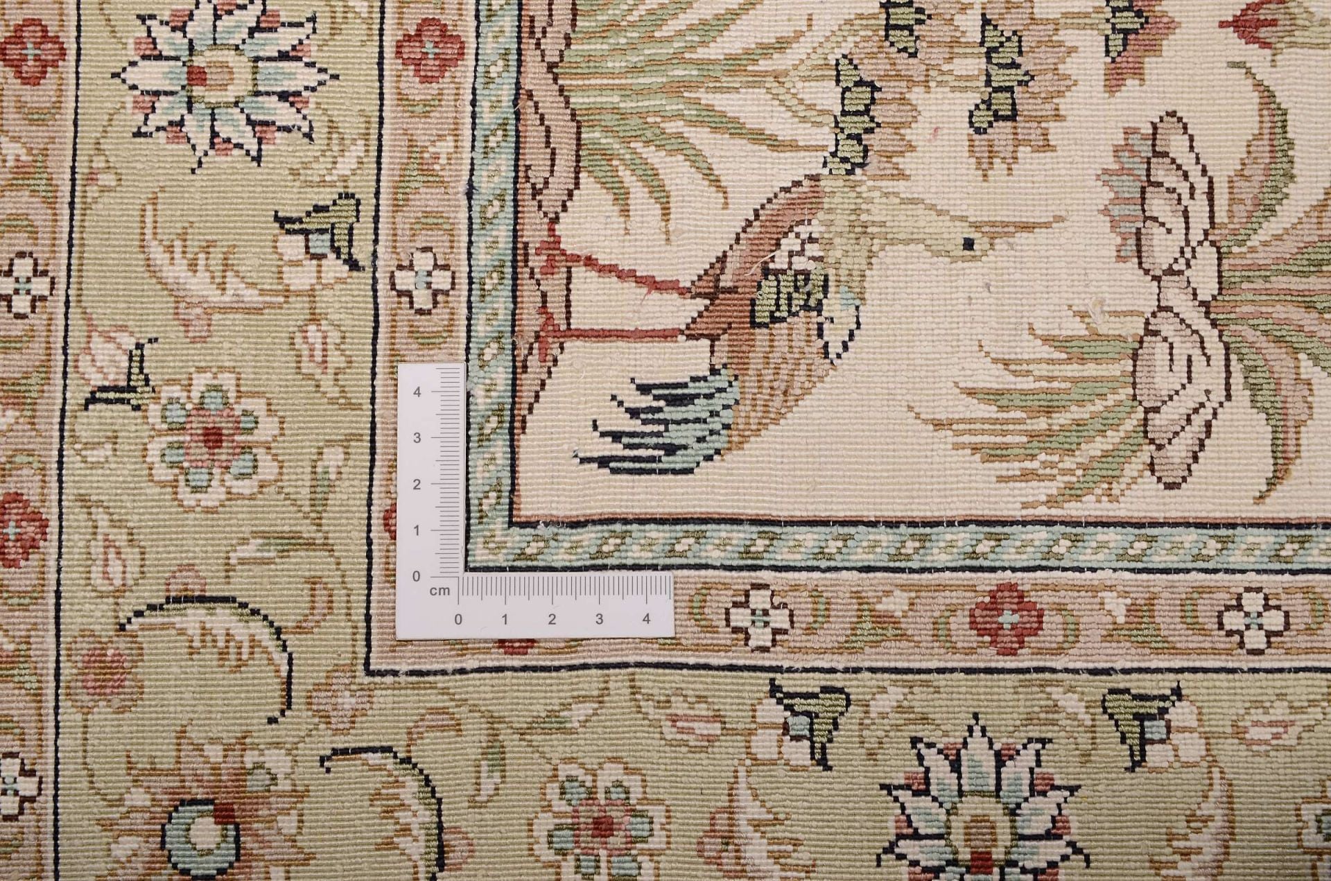 Hereke Oriental Rug 124 × 80 cm, silk, hand-knotted — view 3