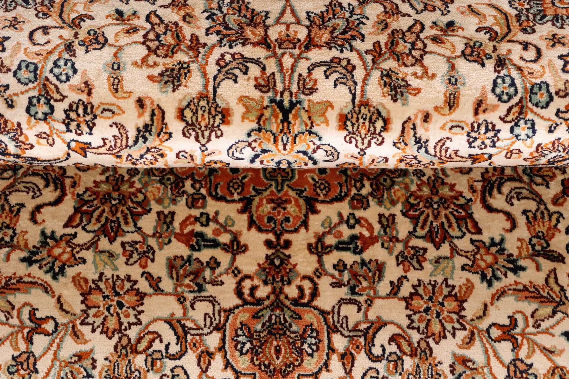 Oriental Rug 182 × 124 cm, silk, hand-knotted — view 9