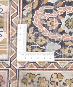 Oriental Rug 280 × 187 cm, silk, hand-knotted — view 3