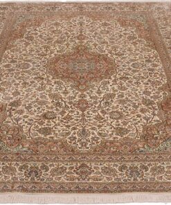 Oriental Rug 307 × 218 cm, silk, hand-knotted — view 2