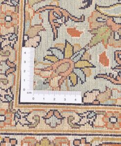 Oriental Rug 307 × 218 cm, silk, hand-knotted — view 4