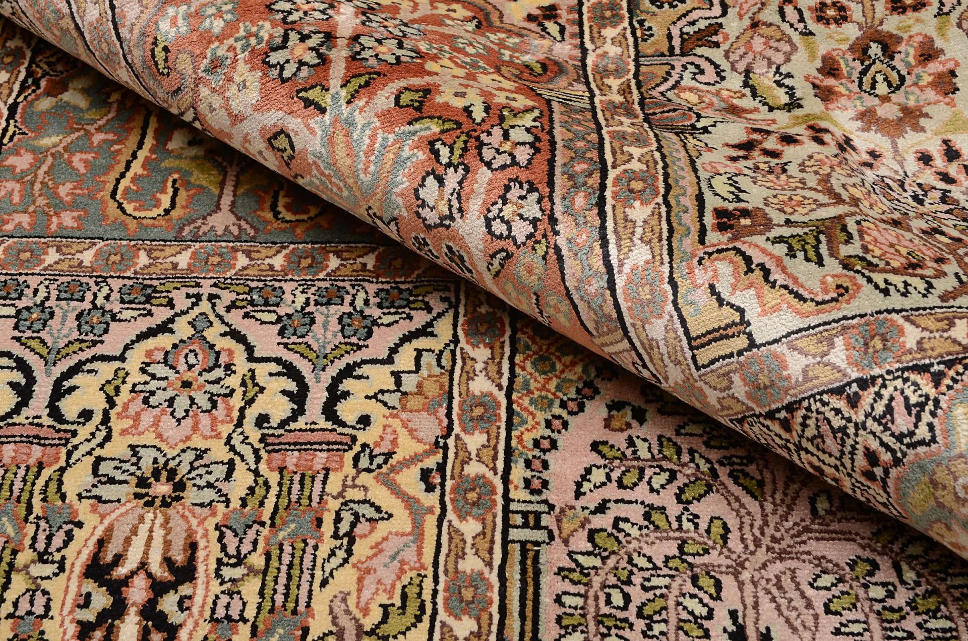 Oriental Rug 370 × 273 cm, silk, hand-knotted — view 4