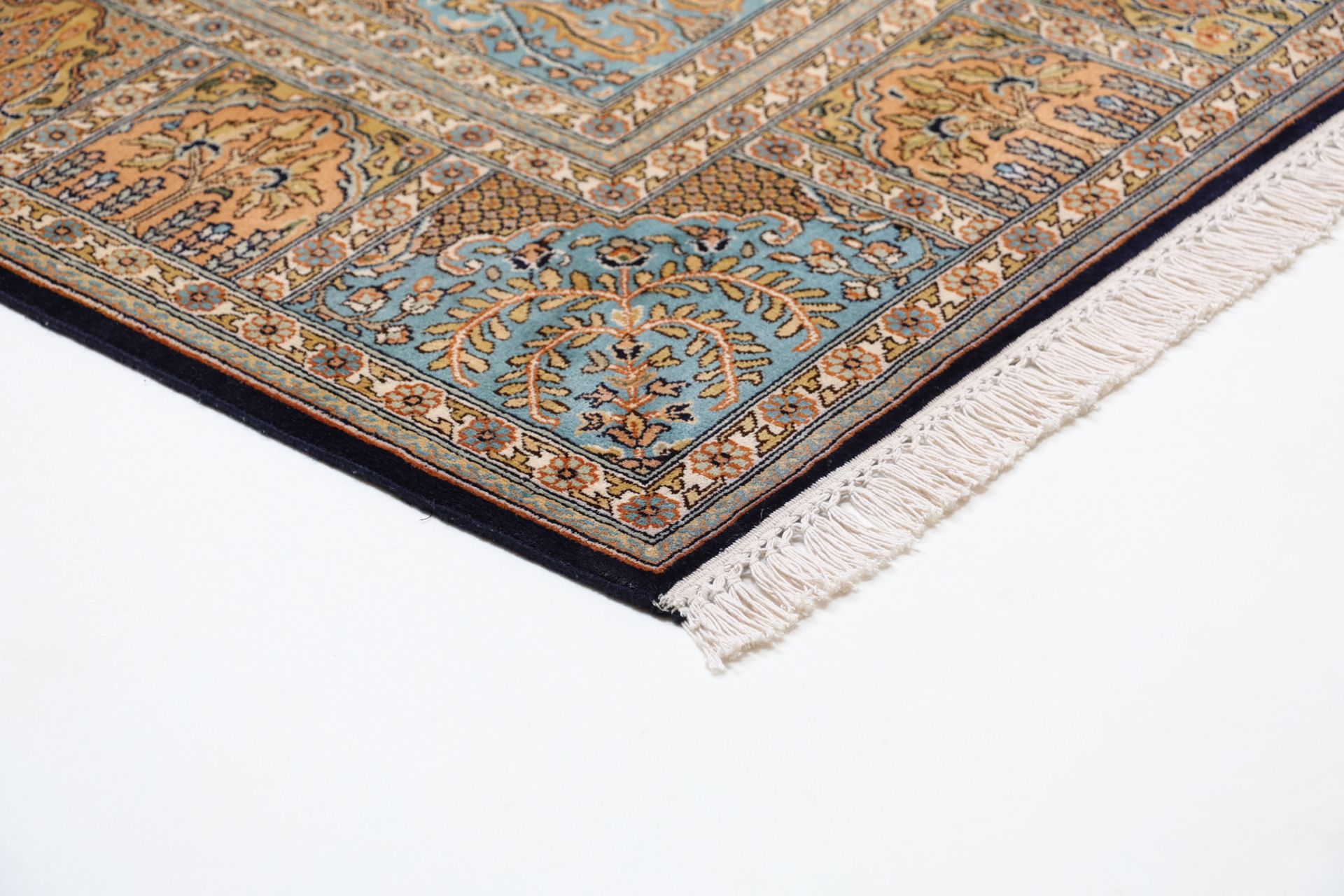 Kashmir Oriental Rug 248 × 173 cm, silk, hand-knotted — view 6