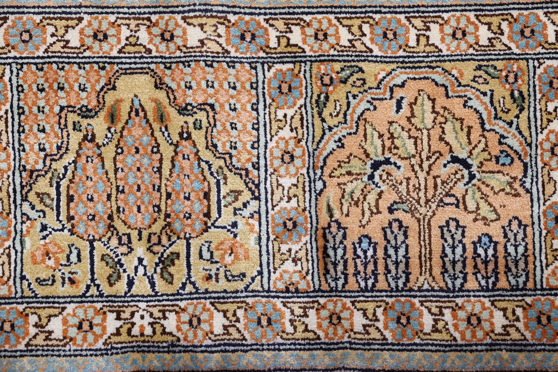 Kashmir Oriental Rug 248 × 173 cm, silk, hand-knotted — view 8