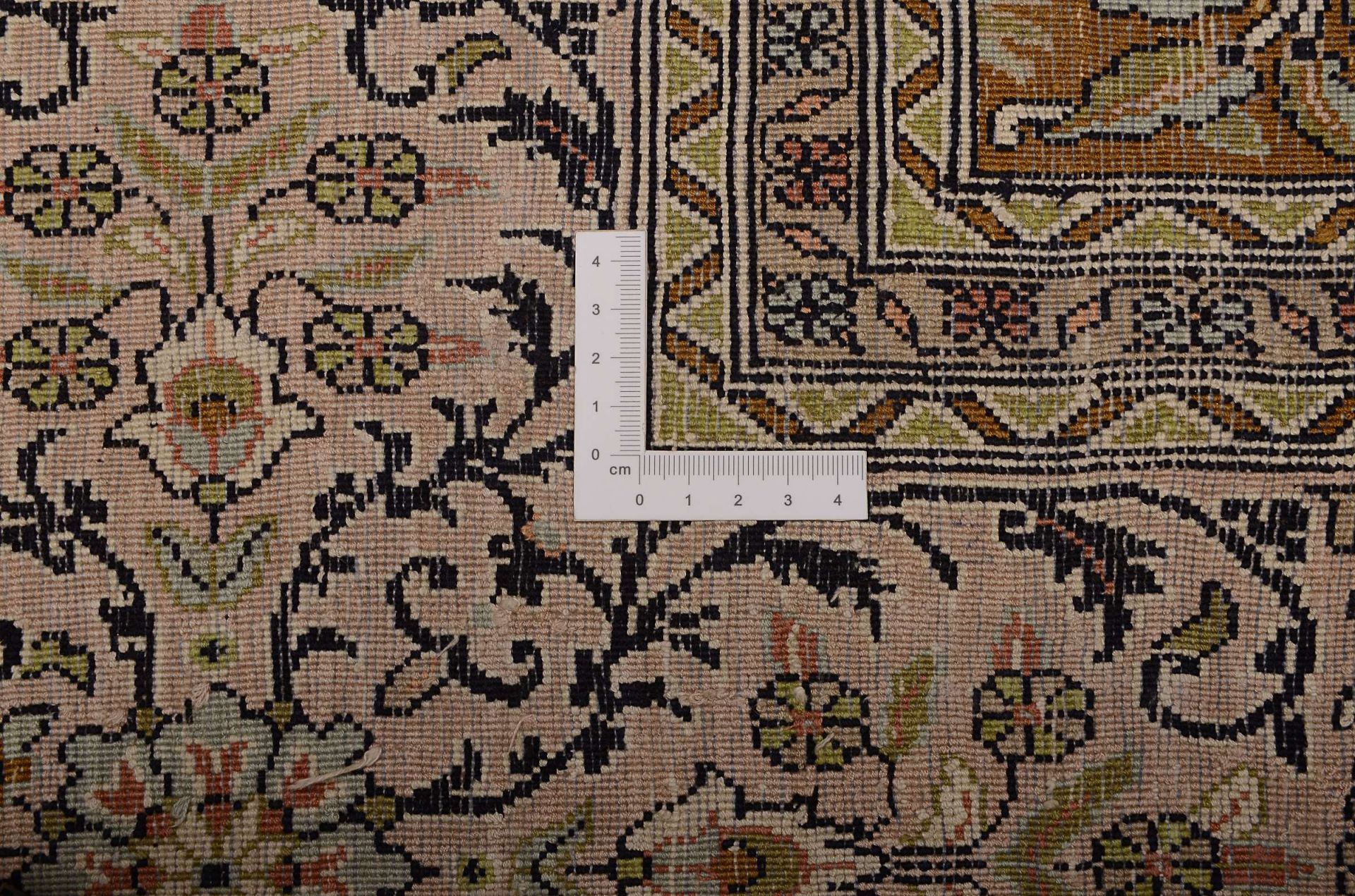 Kashmir Oriental Rug 275 × 177 cm, silk, hand-knotted — view 3