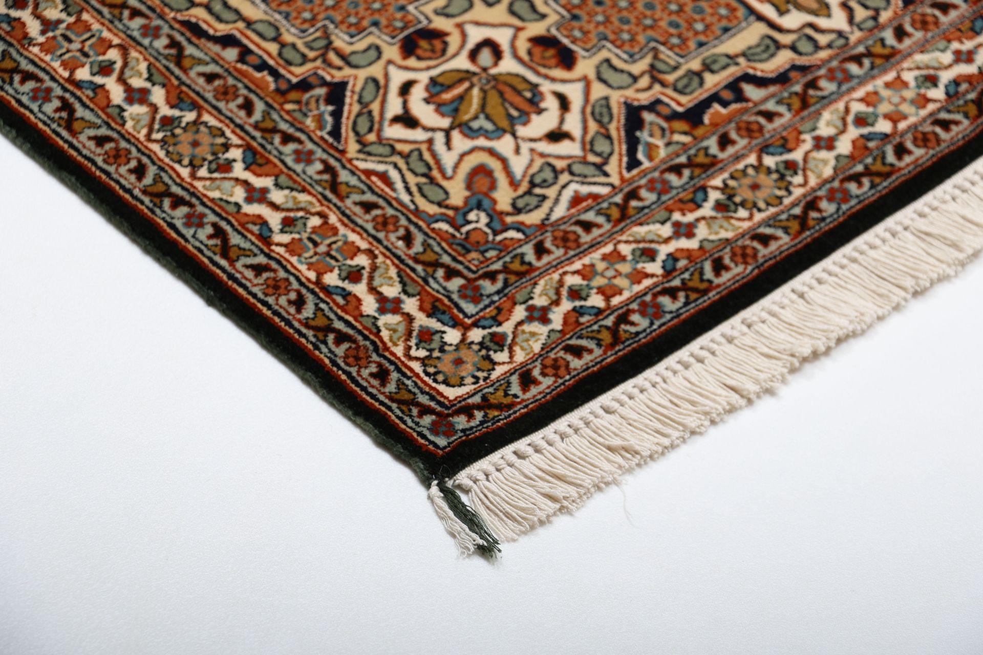 Kashmir Oriental Rug 187 × 183 cm, silk, hand-knotted — view 6