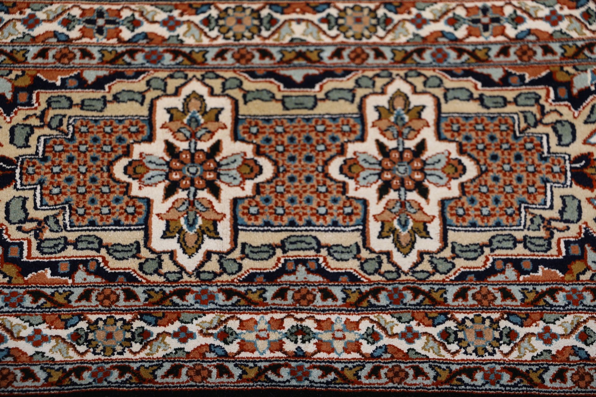 Kashmir Oriental Rug 187 × 183 cm, silk, hand-knotted — view 7