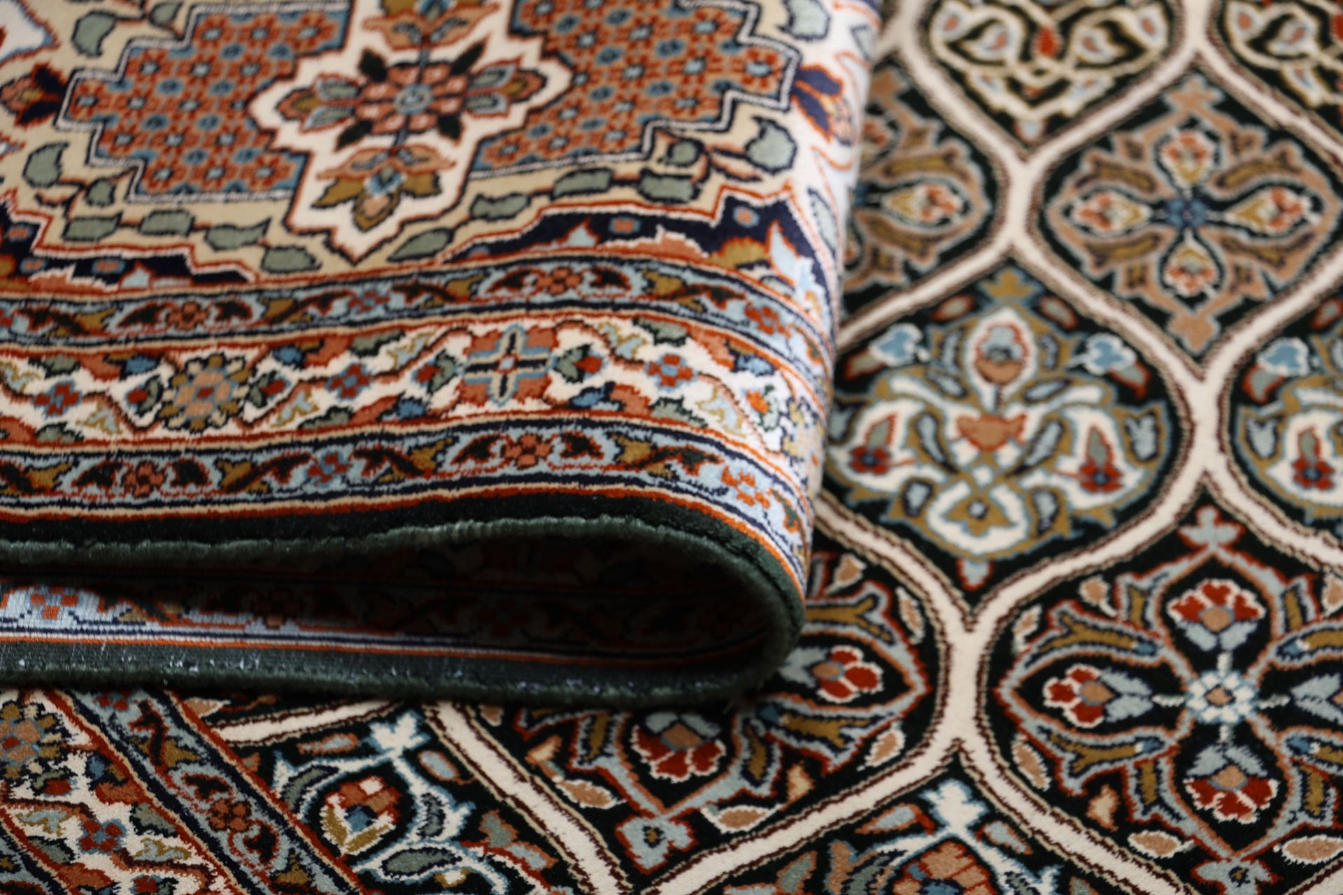 Kashmir Oriental Rug 187 × 183 cm, silk, hand-knotted — view 10