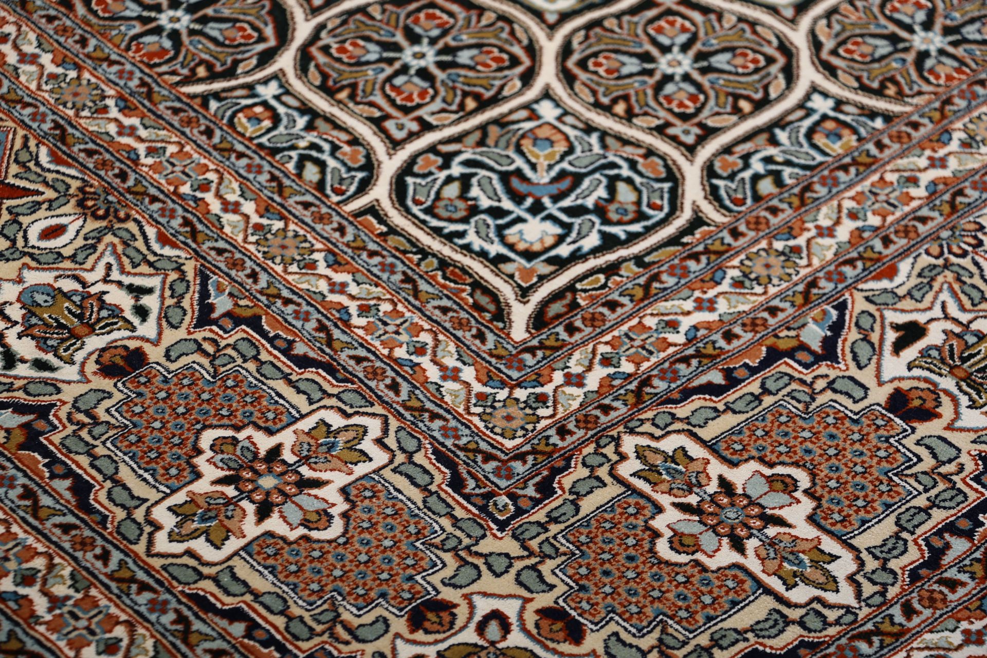 Kashmir Oriental Rug 187 × 183 cm, silk, hand-knotted — view 5
