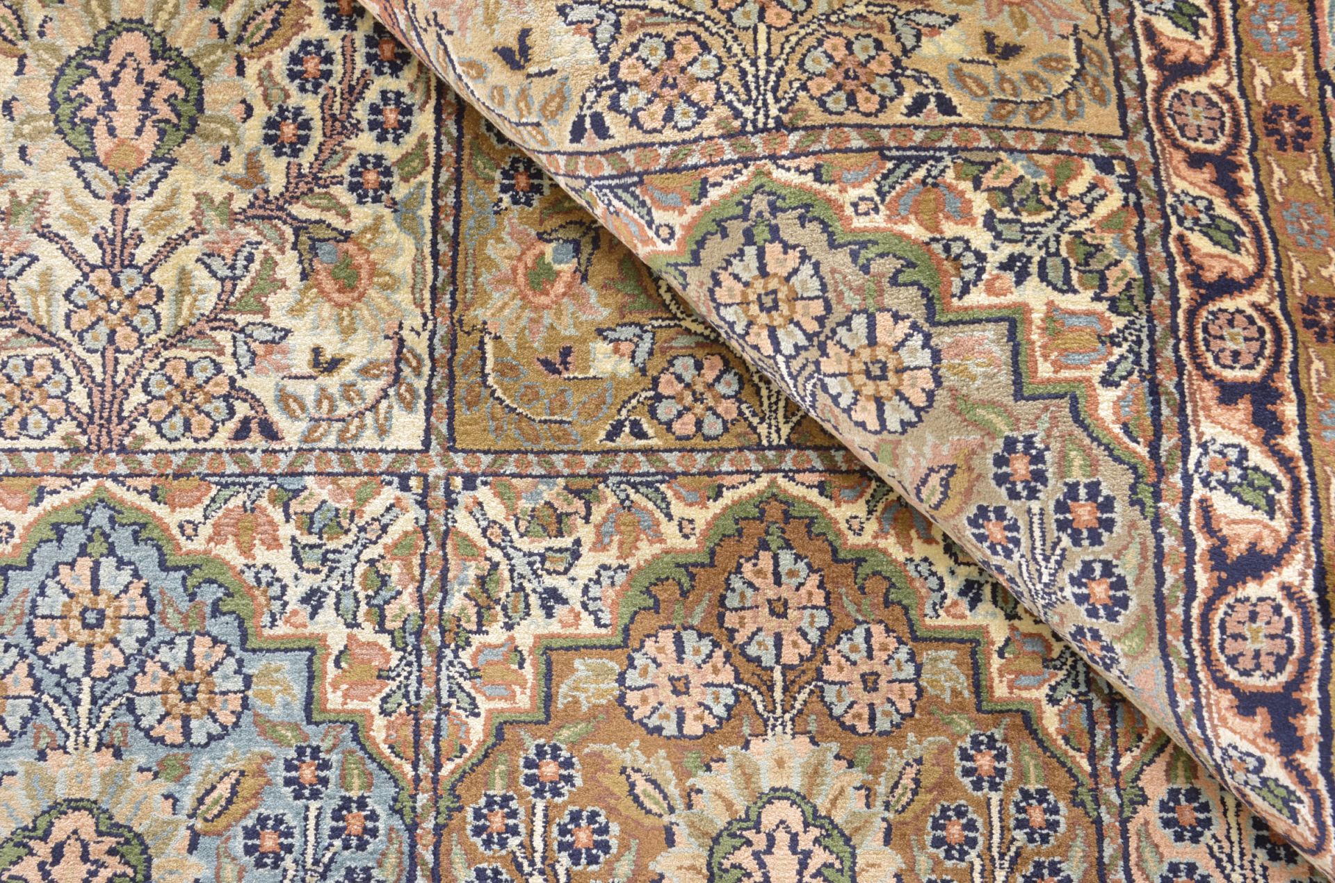 Kashmir Oriental Rug 278 × 190 cm, silk, hand-knotted — view 4
