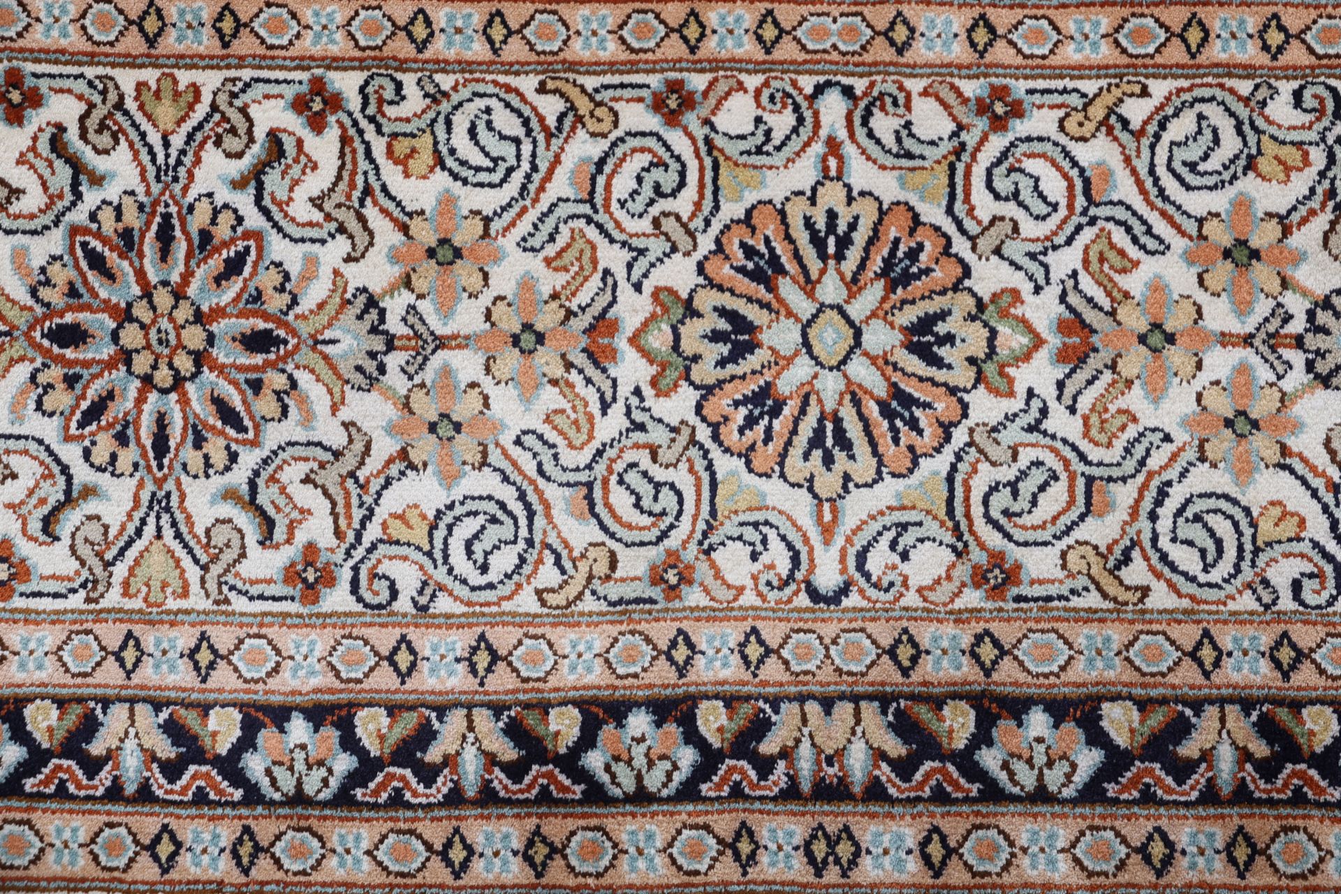 Kashmir Oriental Rug 307 × 208 cm, silk, hand-knotted — view 8