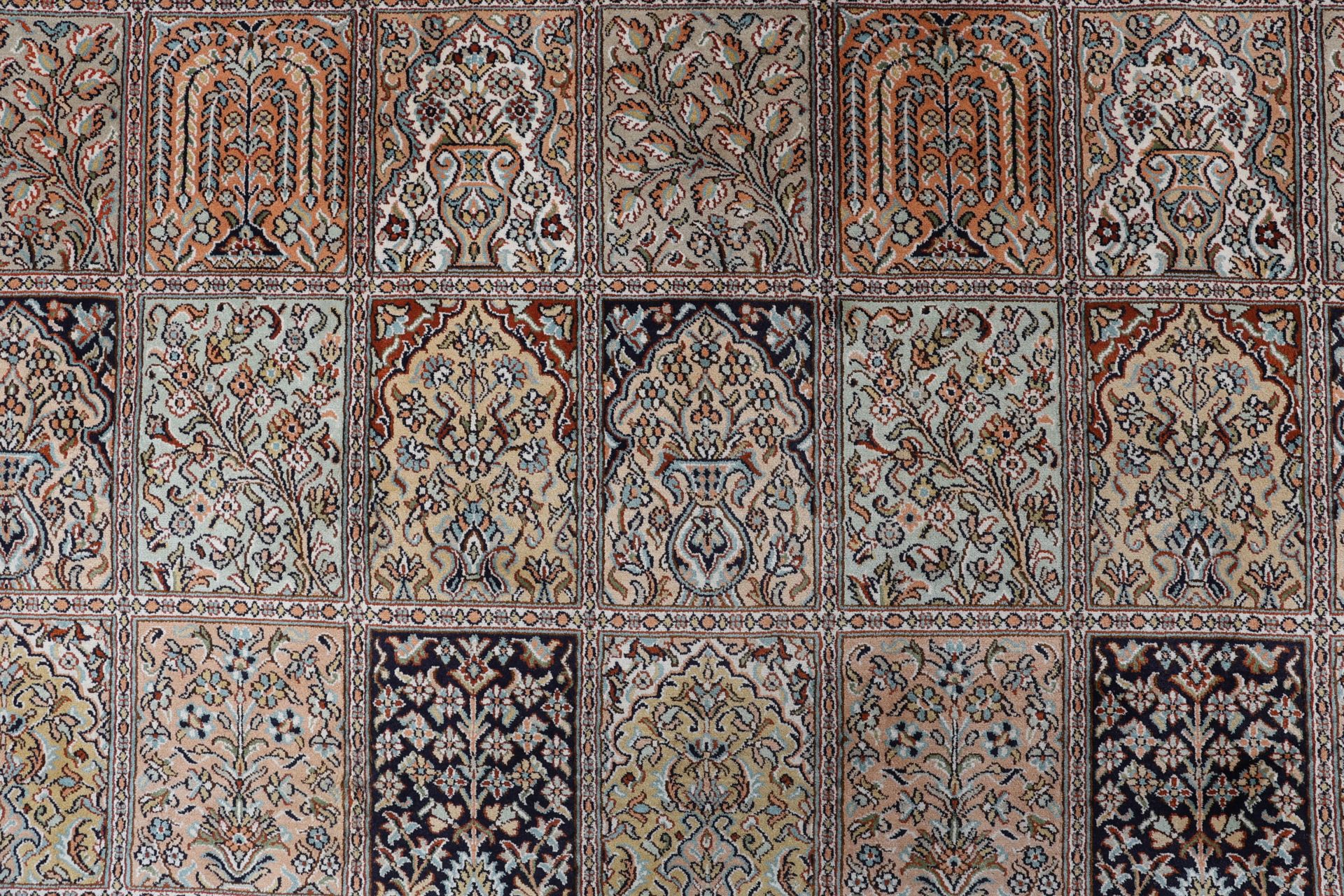 Kashmir Oriental Rug 307 × 208 cm, silk, hand-knotted — view 9