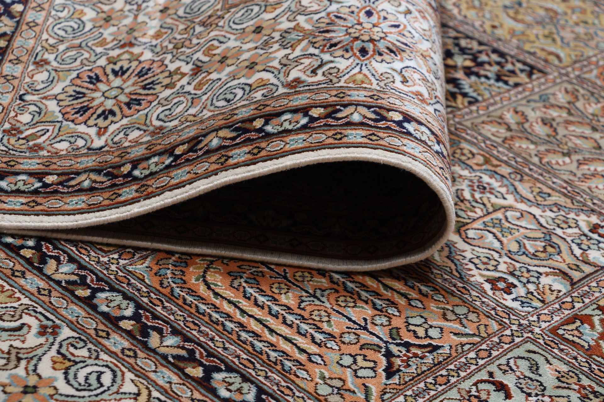 Kashmir Oriental Rug 307 × 208 cm, silk, hand-knotted — view 10