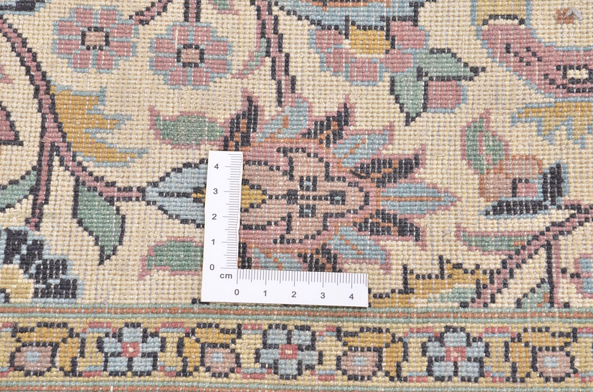 Kashmir Oriental Rug 334 × 77 cm, silk, hand-knotted — view 4