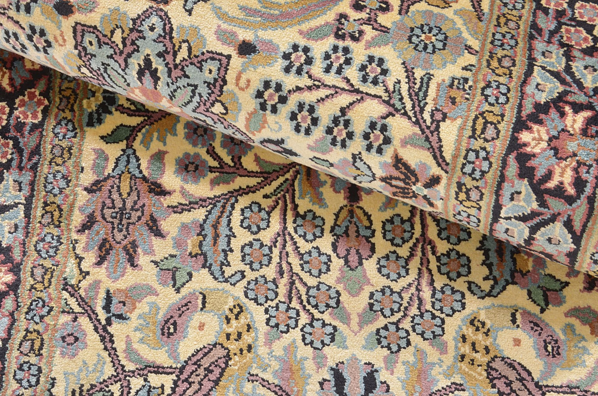 Kashmir Oriental Rug 334 × 77 cm, silk, hand-knotted — view 5