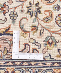 Kashmir Oriental Rug 322 × 78 cm, silk, hand-knotted — view 4
