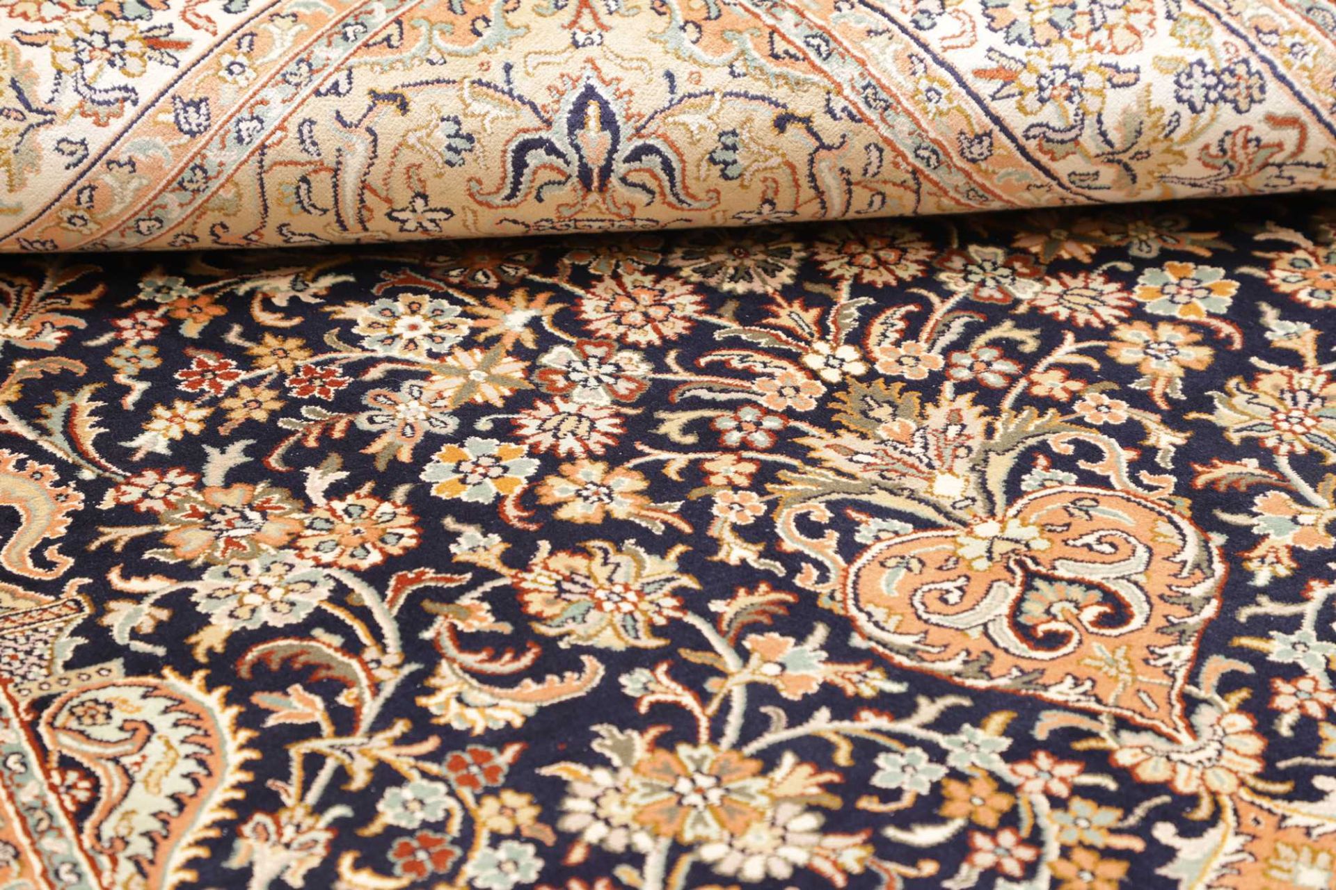 Kashmir Oriental Rug 189 × 122 cm, silk, hand-knotted — view 10